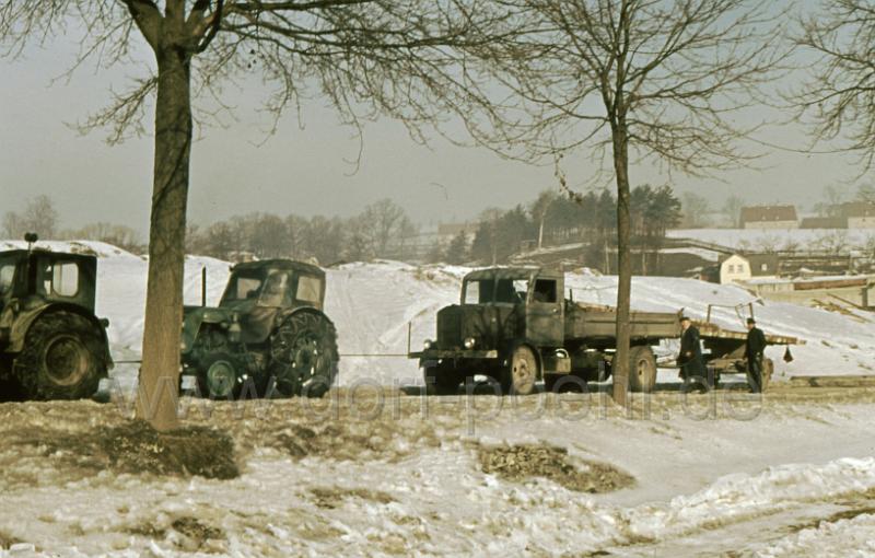 006 (1).jpg - Hilfe für einen liegengebliebenen LKW